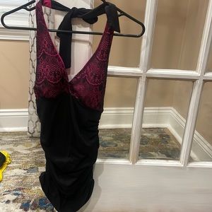 Black/pink halter top
